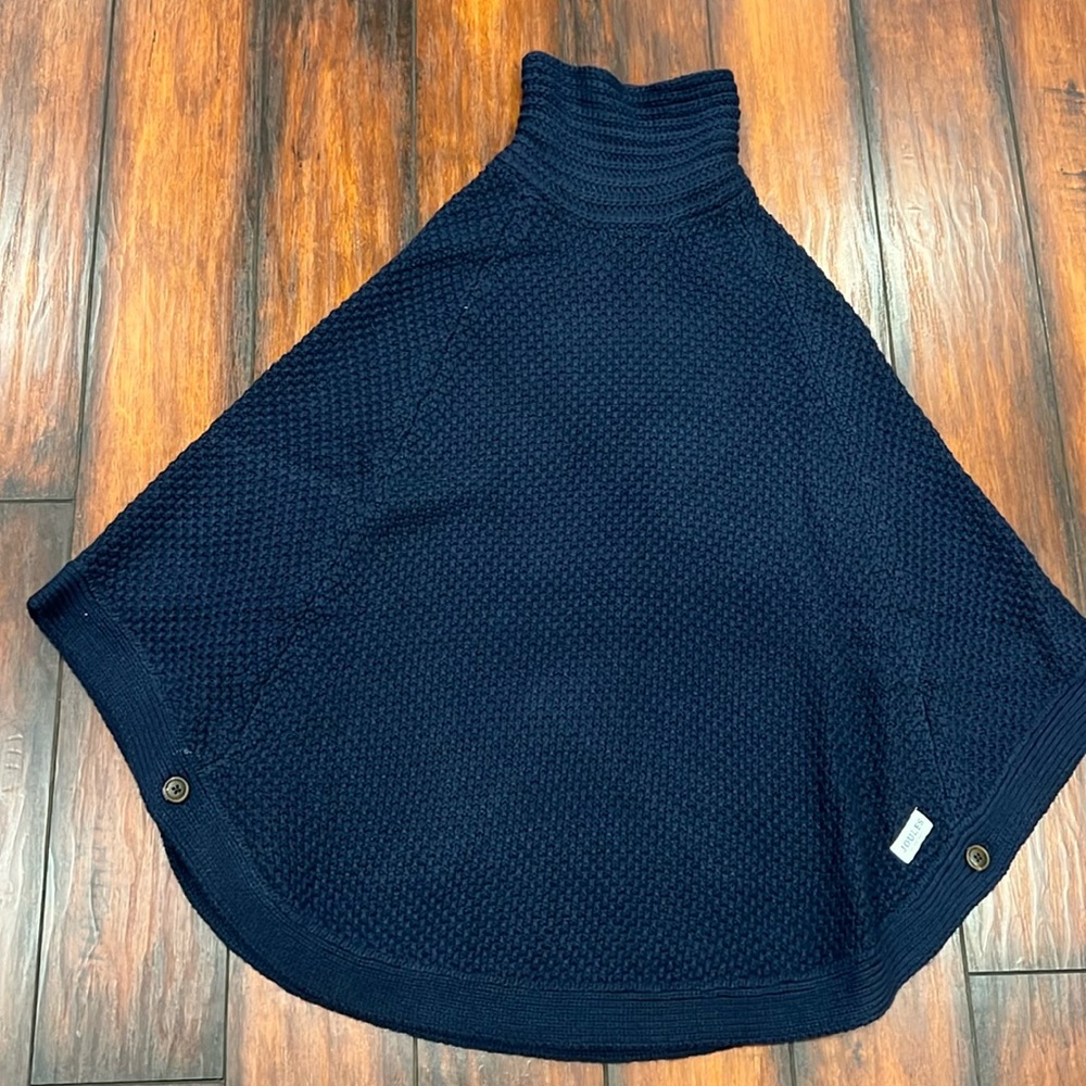 Chunky navy poncho
Size large
Excellent condition- like new